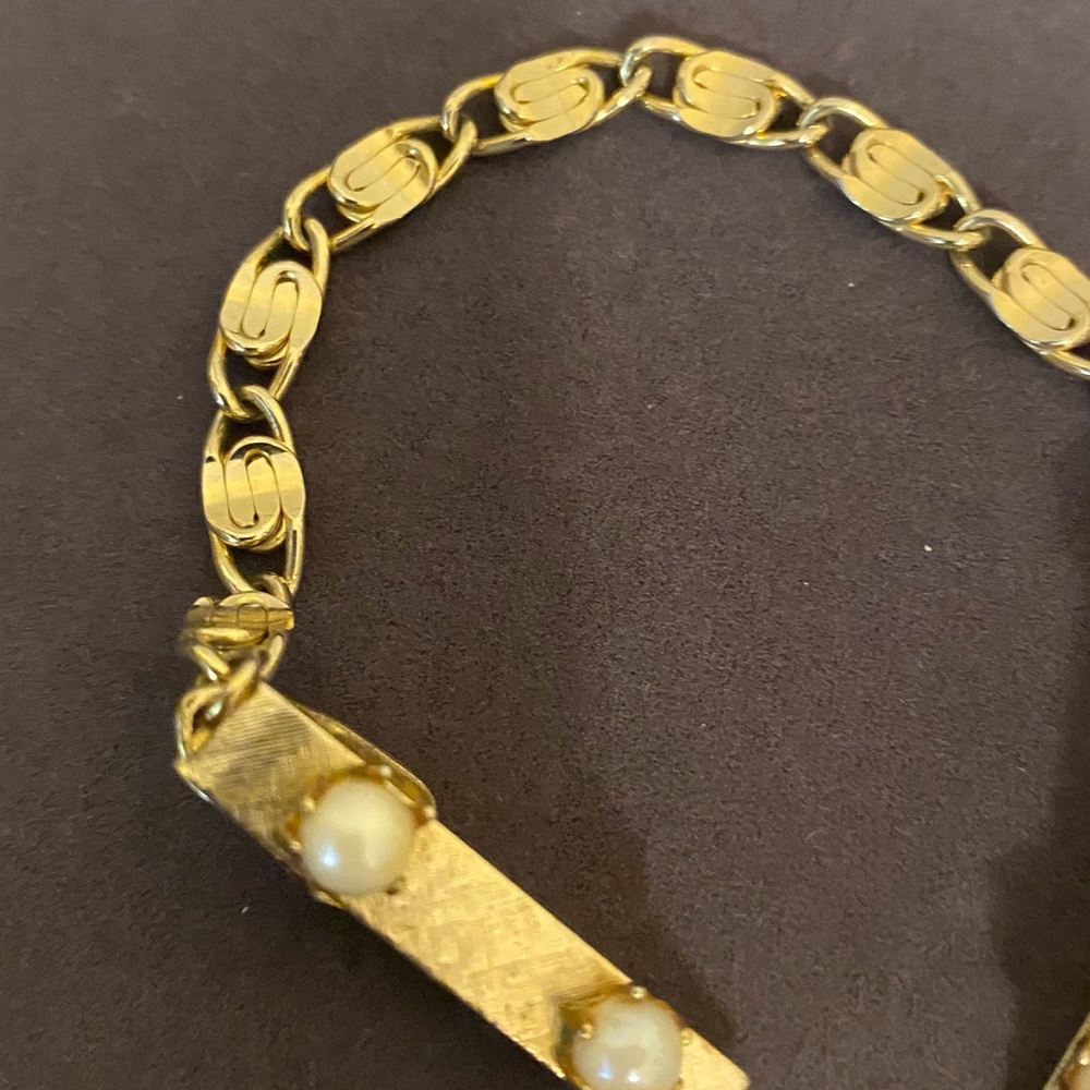 Vintage Gold-Tone Pearl Accent Women’s sweater clip - Picture 8 of 9
